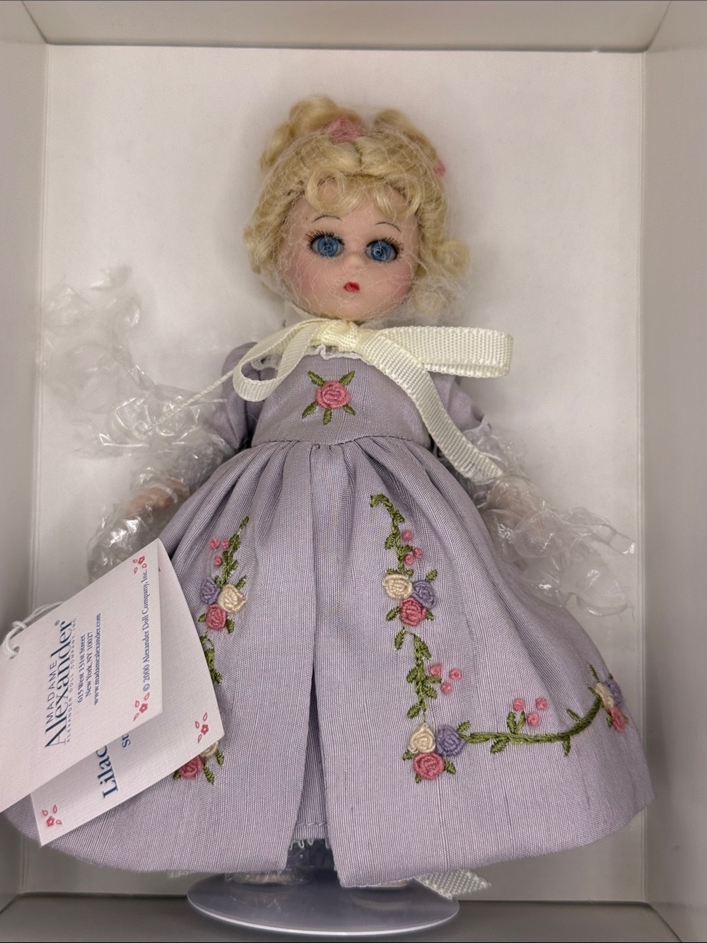 Madame Alexander Porcelain Lilac Rococo Lady 27020 Embroidered Dress